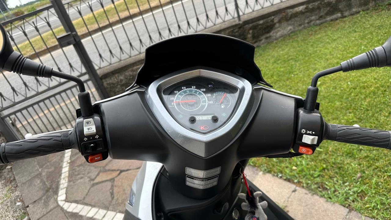 Kymco Agility 125 R 16 Plus Parabrezza e bauletto