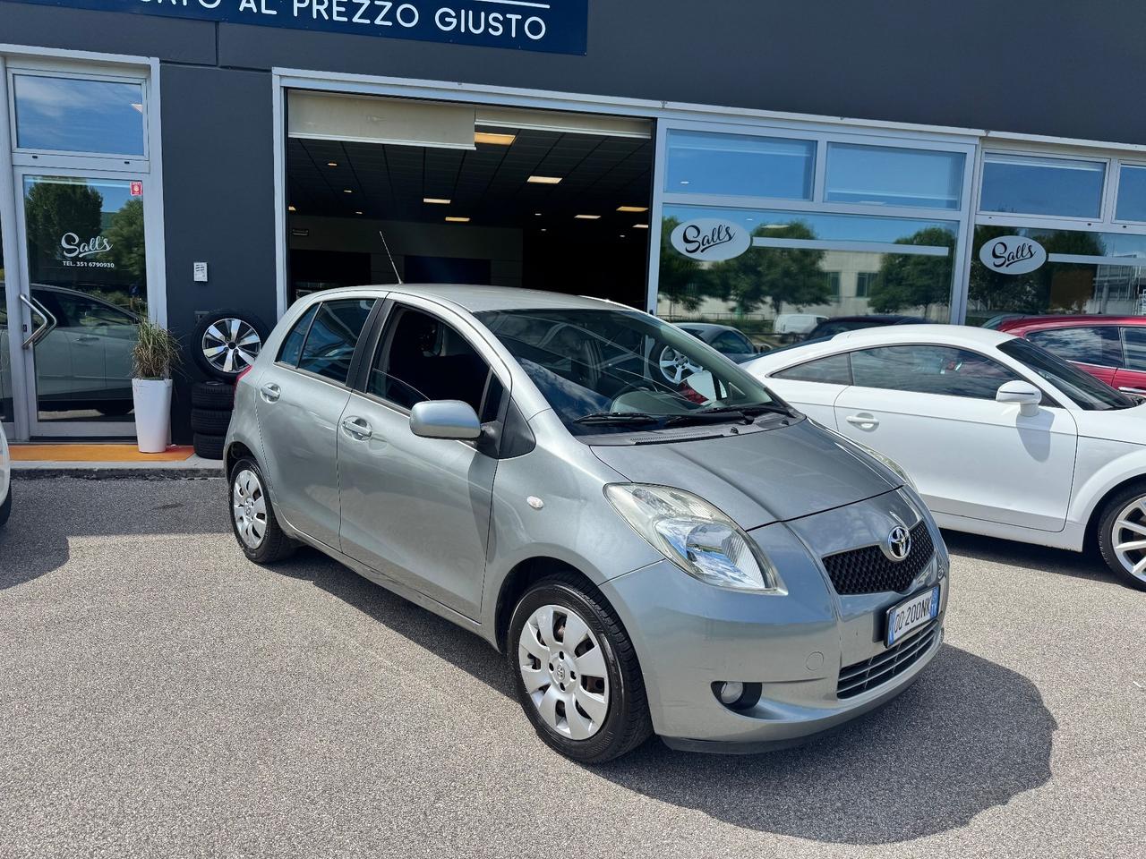 Toyota Yaris 1.0 5 porte Neopatentati