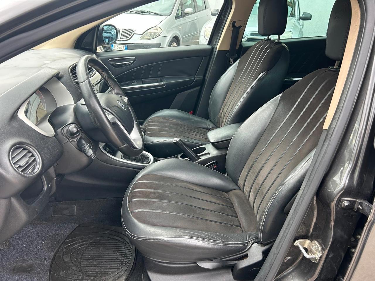 Lancia Delta 1.6cc diesel 12 mesi garanzia-2010