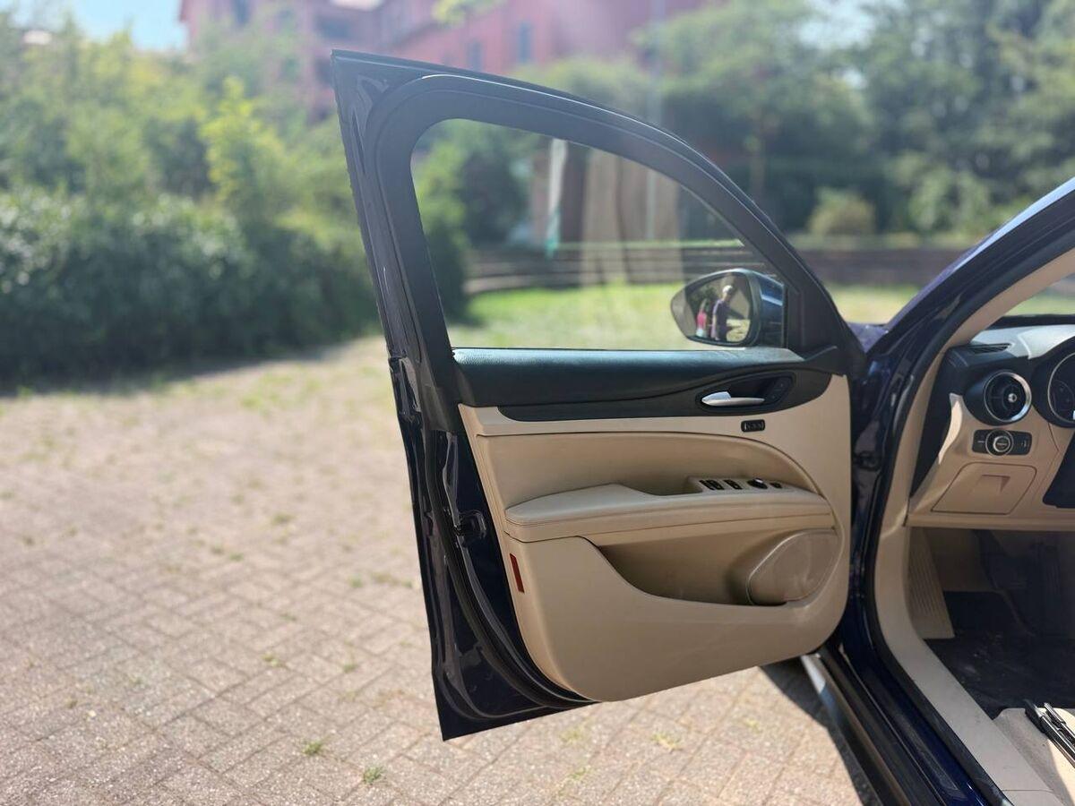 Alfa Romeo Stelvio 2.2 t Business Q4 210cv auto