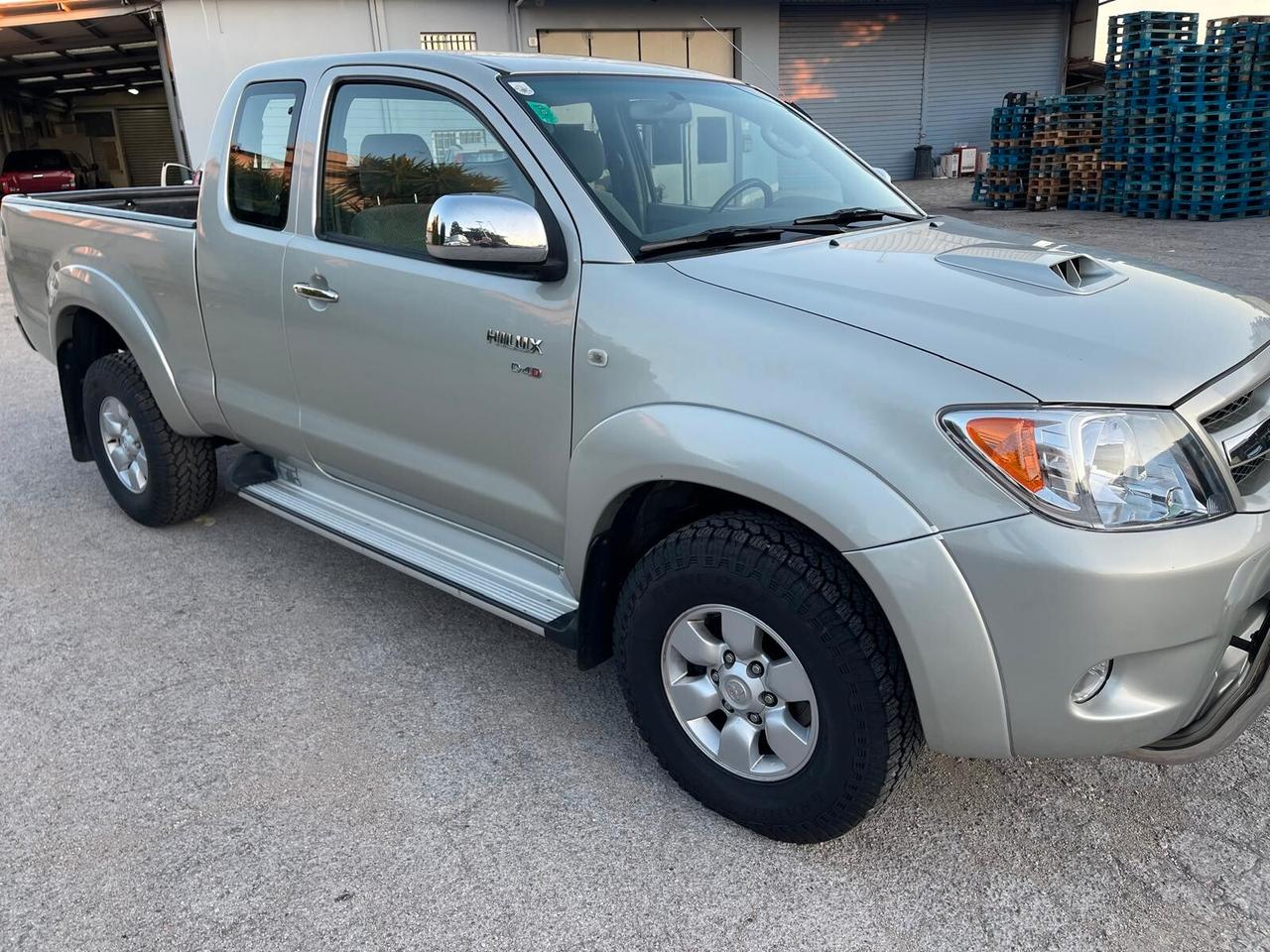 Toyota Hilux 2.5 D-4D 4WD 2p. Extra Cab SR 4x4