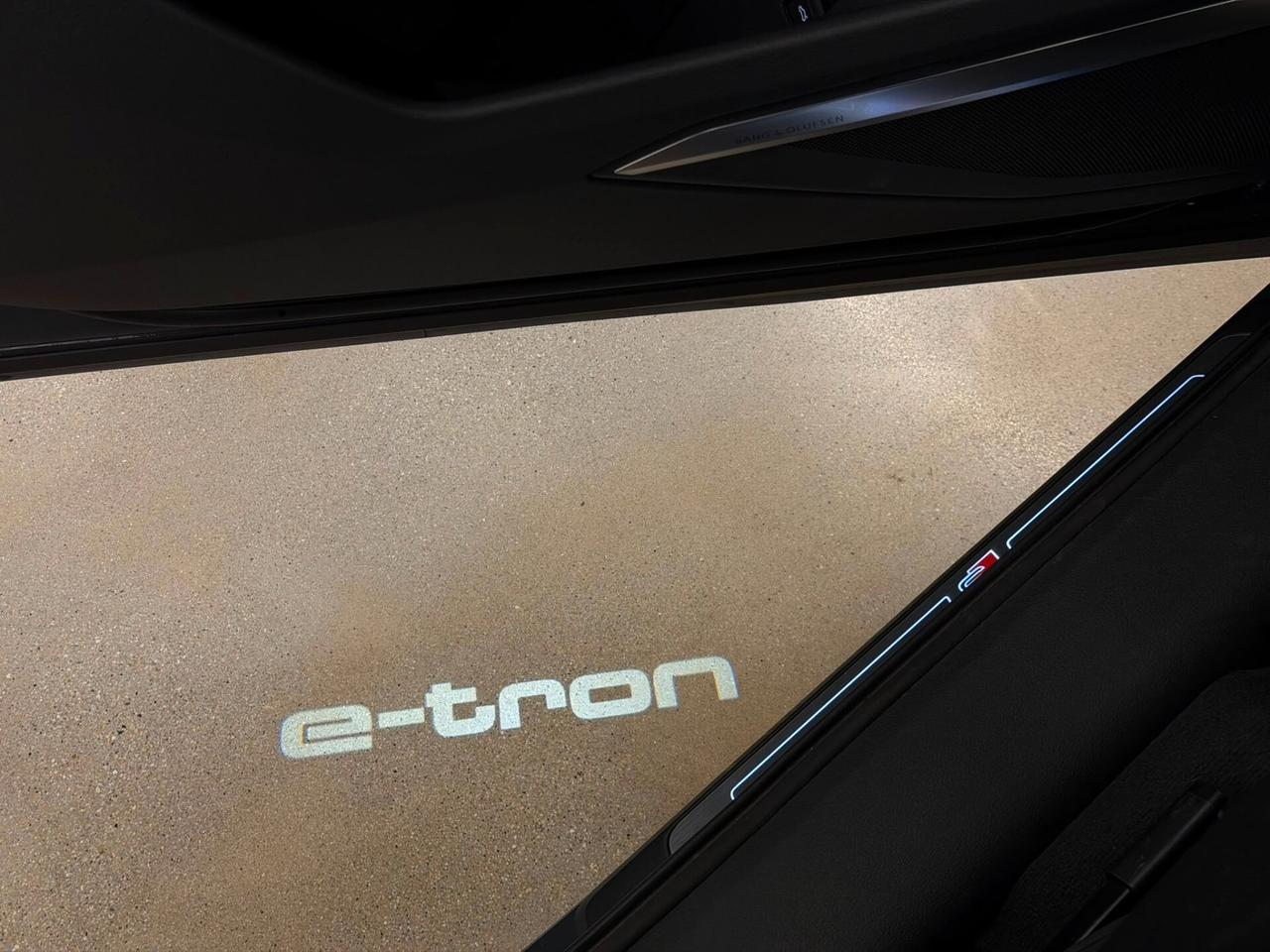 Audi Q8 e-tron SPB 55 quattro S line edition