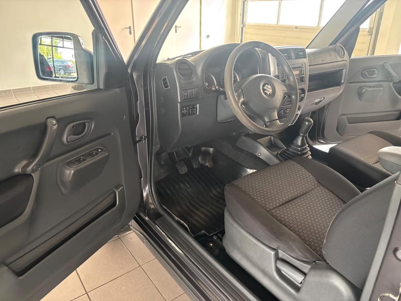 Suzuki Jimny Ranger Limited. Aria condizionata