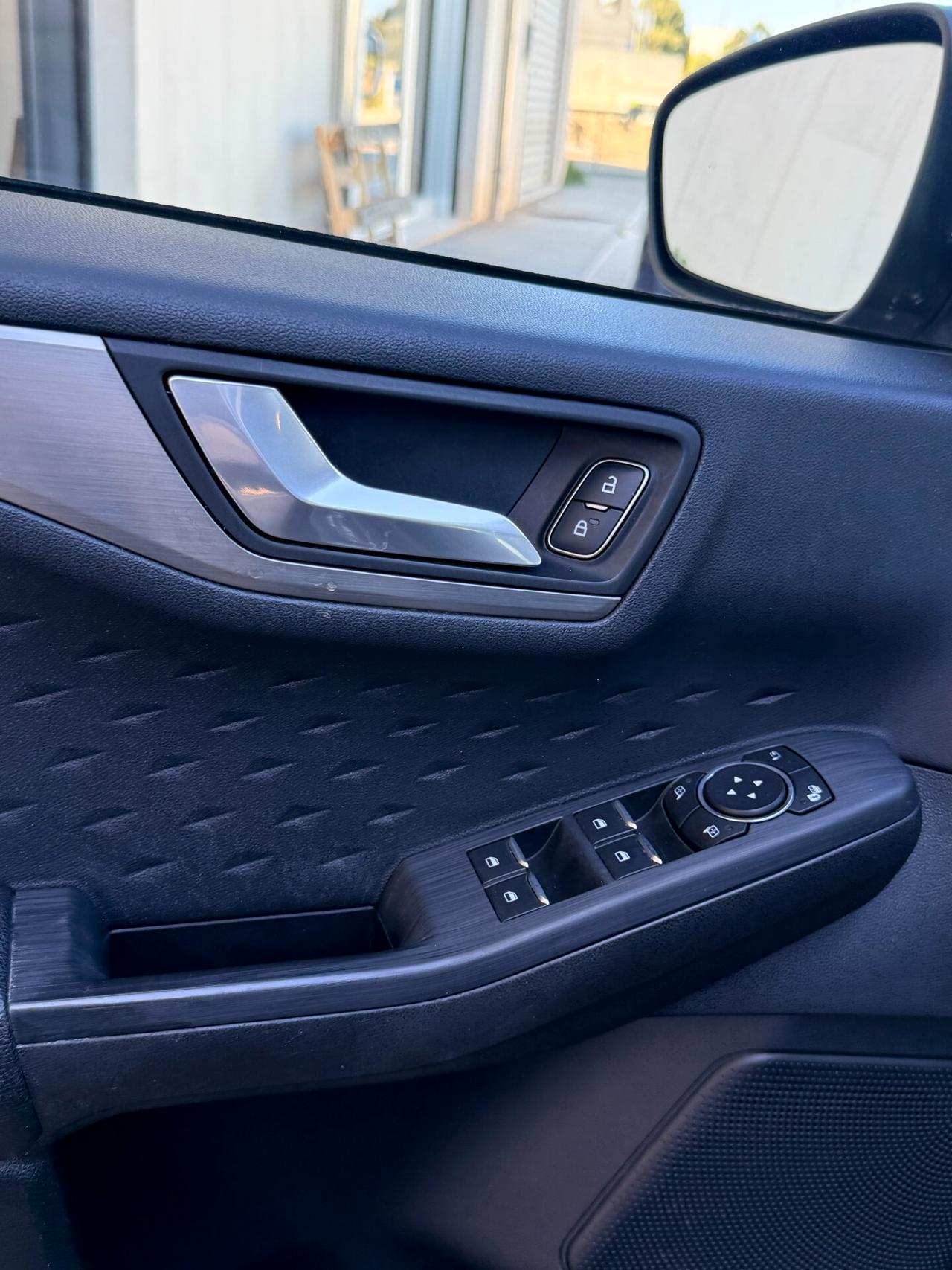 Ford Kuga 1.5 ecoblue Titanium 120cv NAVI,SENSORI DI PARCHEGGIO,BLUETOOTH,KM CERTIFICATI!