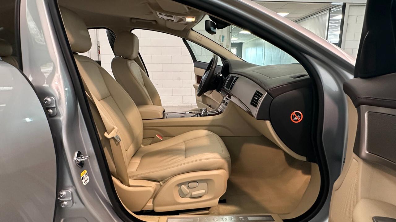 Jaguar XF 4.2 V8 Premium Luxury