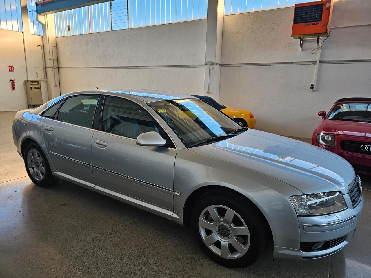 Audi A8 4.2 V8 FSI quattro tiptronic