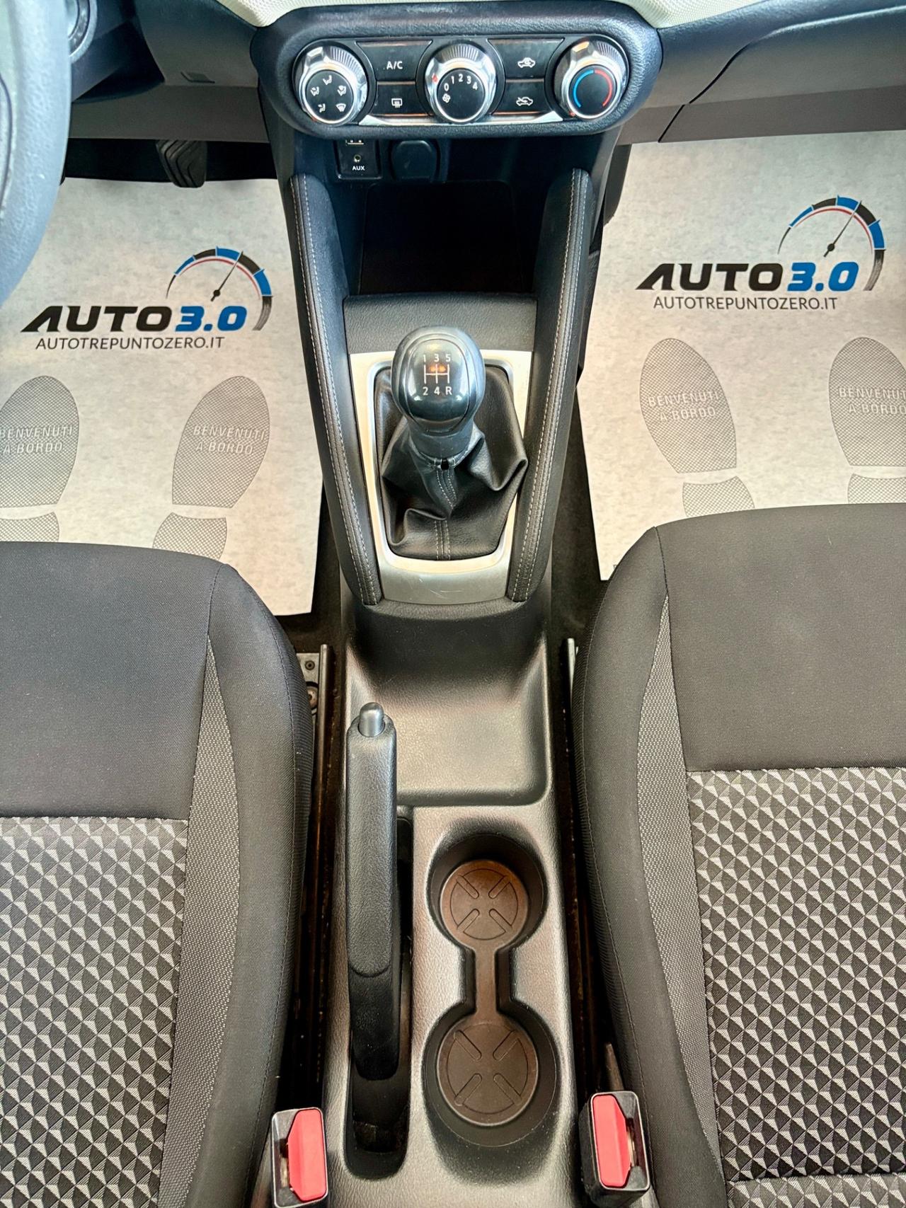 Nissan Micra 1.0L 12V 5 porte Visia+ Neopatentati