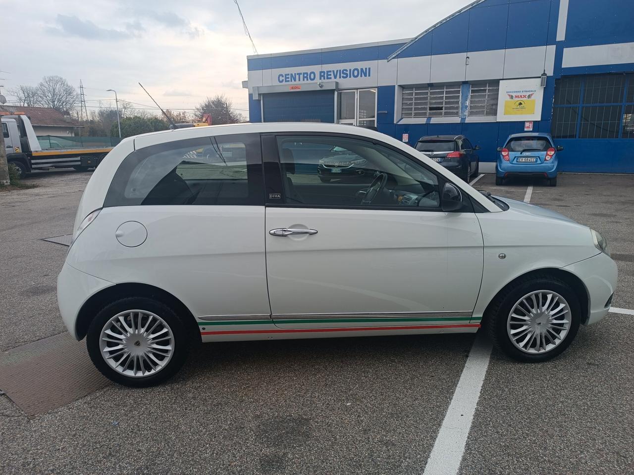 Lancia Ypsilon 1.2 69 CV Unyca