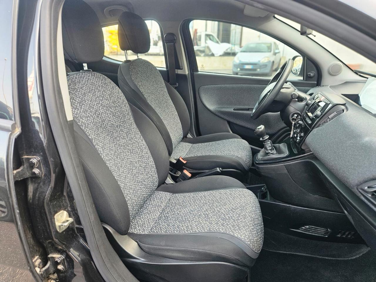 Lancia Ypsilon 1.0 FireFly 5 porte S&S Hybrid Alberta Ferretti