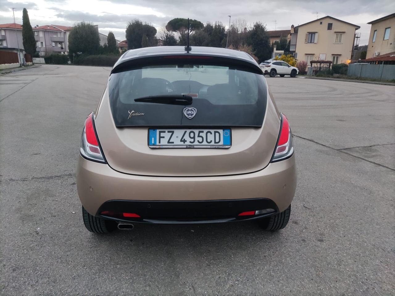 Lancia Ypsilon 1.2 69 CV 5 porte S&S Gold