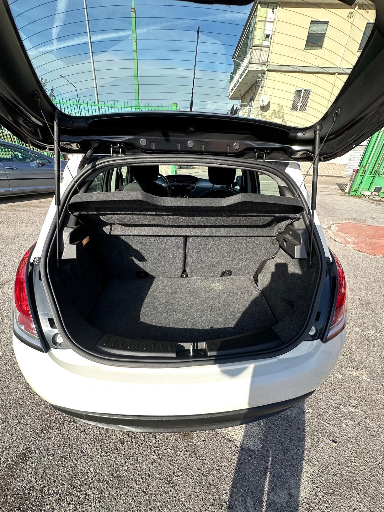 Lancia Ypsilon 0.9 TwinAir 85 CV 5 porte Metano Ecochic Gold