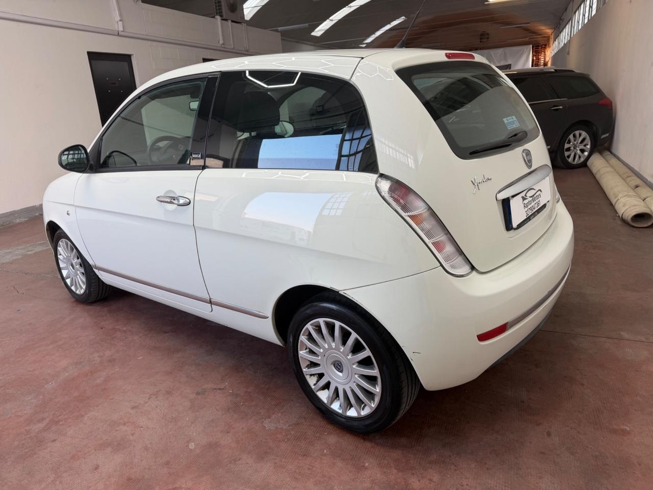 Lancia Ypsilon 1.2 69 CV Unyca