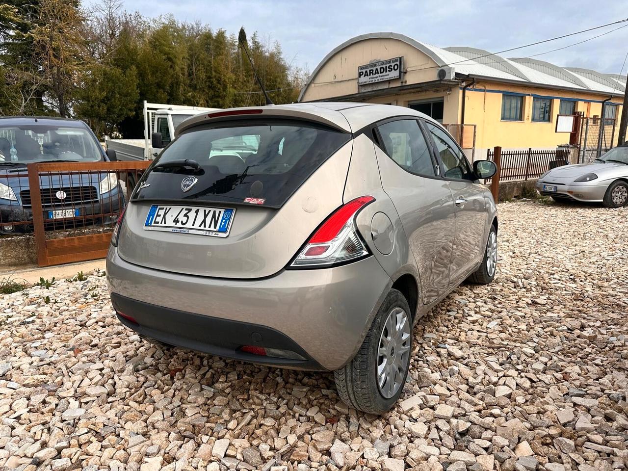 Lancia Ypsilon 1.2 69 CV 5 porte S&S Silver