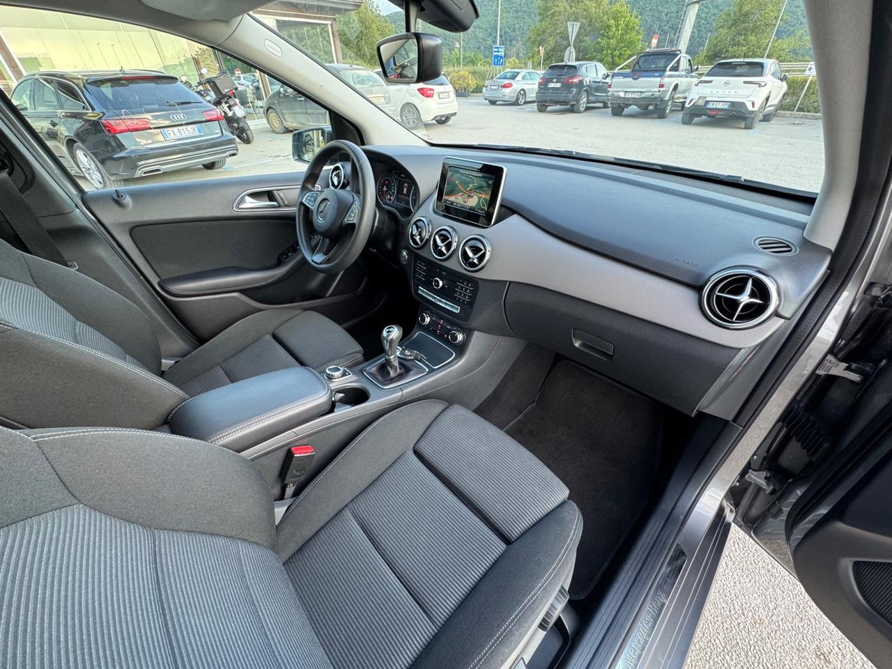 Mercedes-benz B 180 d Sport Retrocamera, Tempomat, Navi