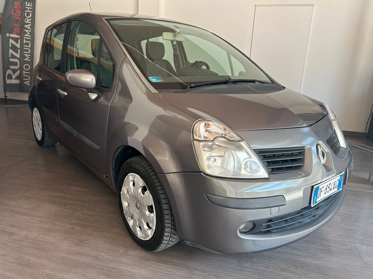 Renault Modus 1.5 dCi 70CV Neopatentati