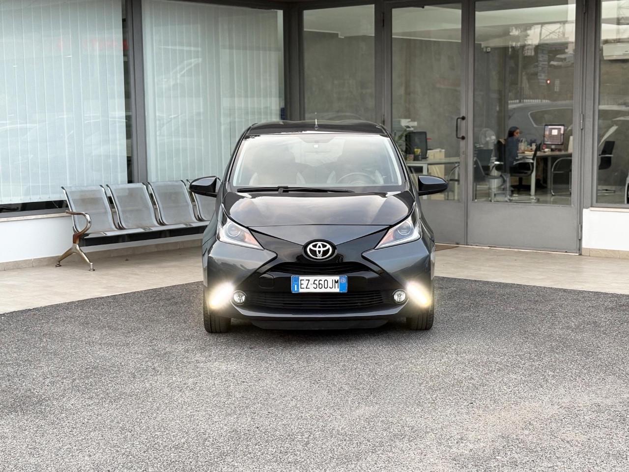 Toyota Aygo 1.0 Benzina 69CV E5 Automatica - 2015
