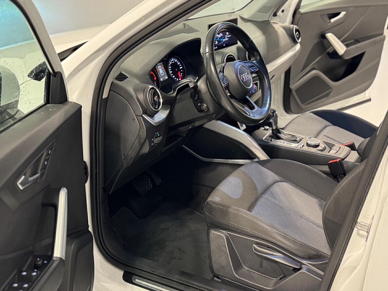 Audi Q2 TDI S tronic NAVI !