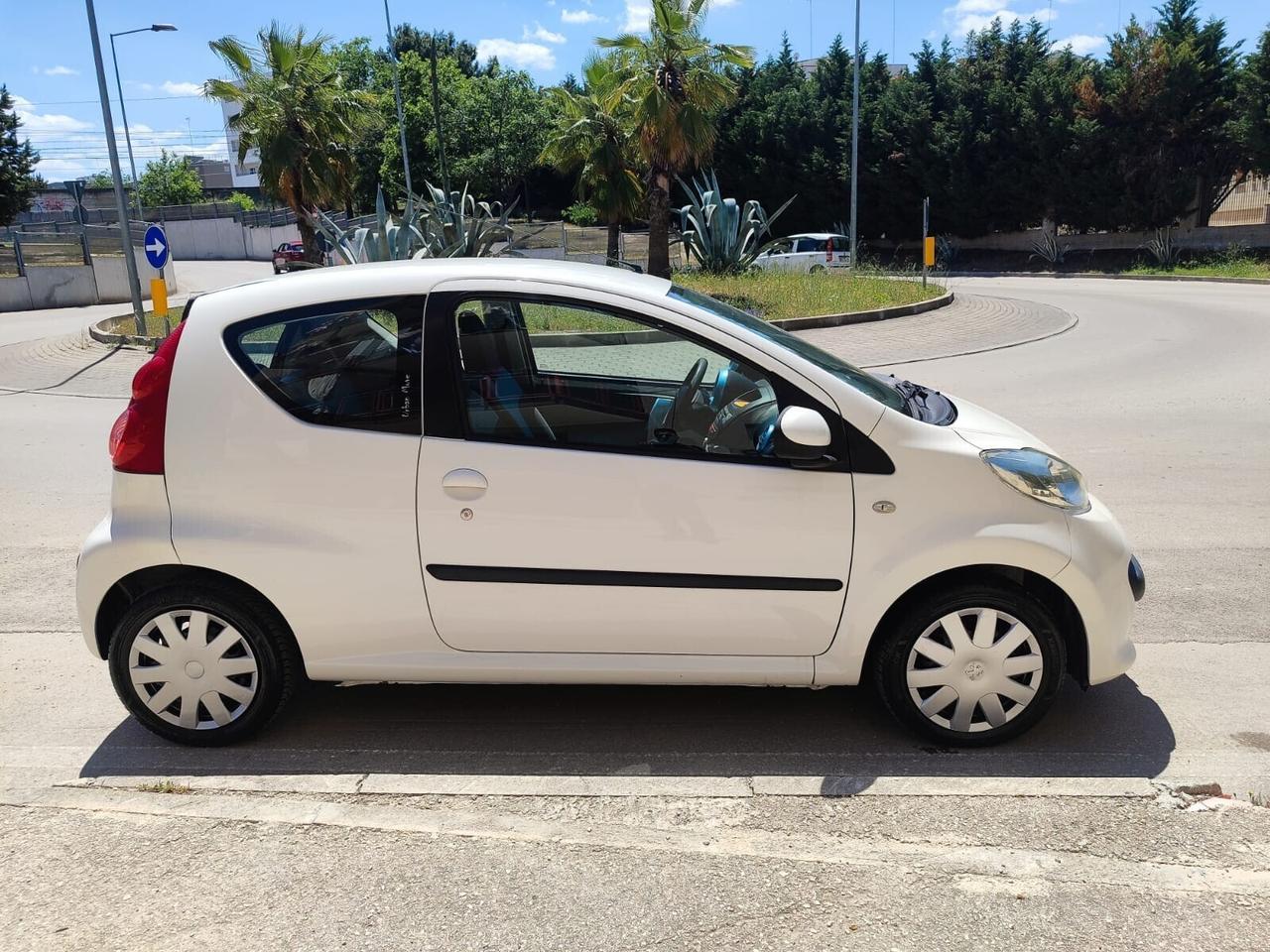 Peugeot 107 1.0 BENZ. 68CV.