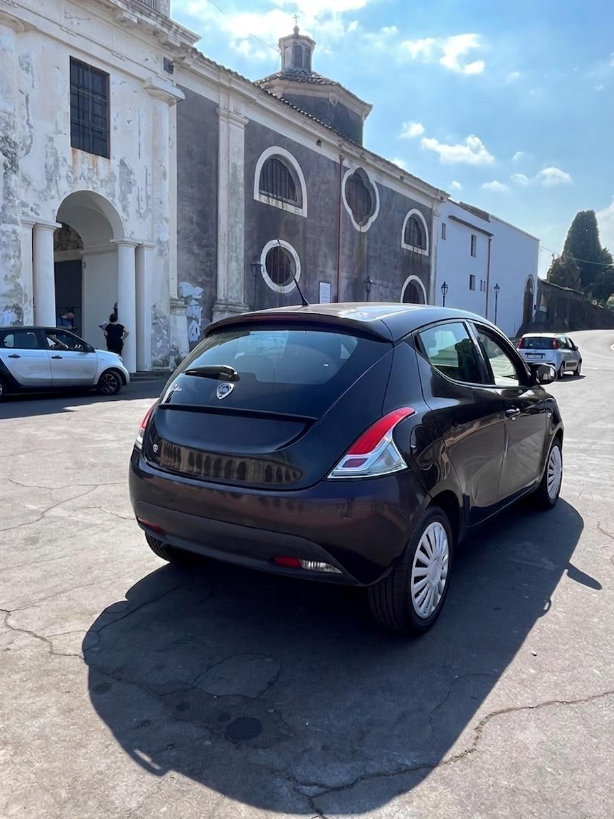 Lancia Ypsilon 1.2 69 CV 5 porte S&S Platinum
