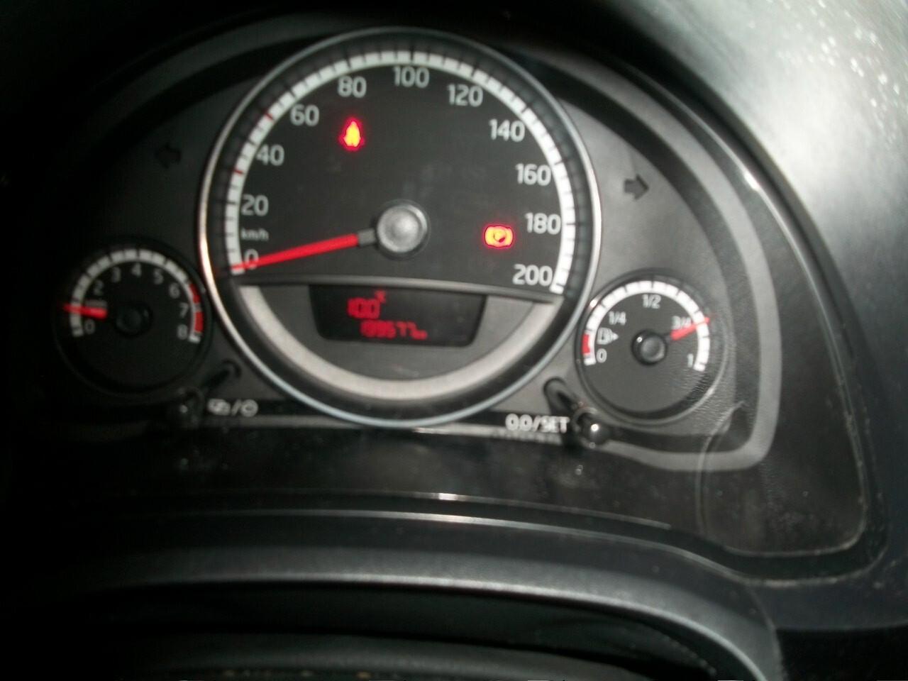 Volkswagen up! 1.0 5p. move ASG CC999 KW 44 HP 60 EURO 05 BENZINA GARANZIA UN ANNO N 08 GOMME E CERCHI E COPRI CERCHI ESTIVE E QUATRO QUATRO STAGIONI 95/100 SI NEOPATENTATI