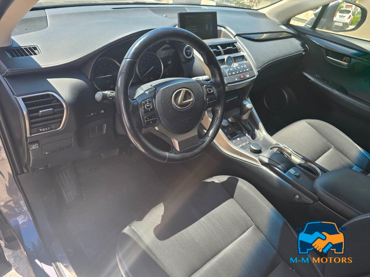 Lexus NX 300h 2.5 Executive 4wd cvt