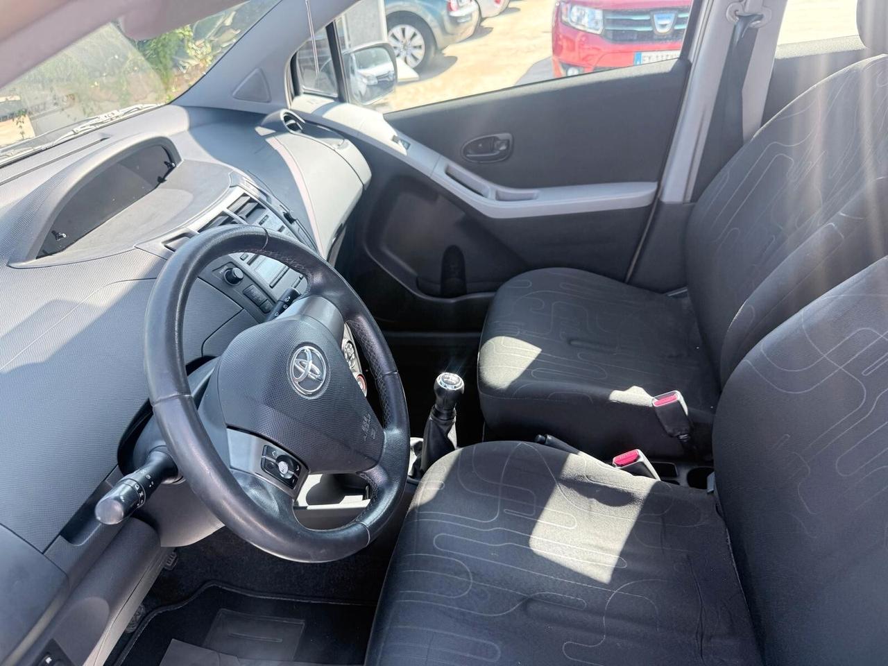 Toyota Yaris 1.0 5 porte Luxury pack