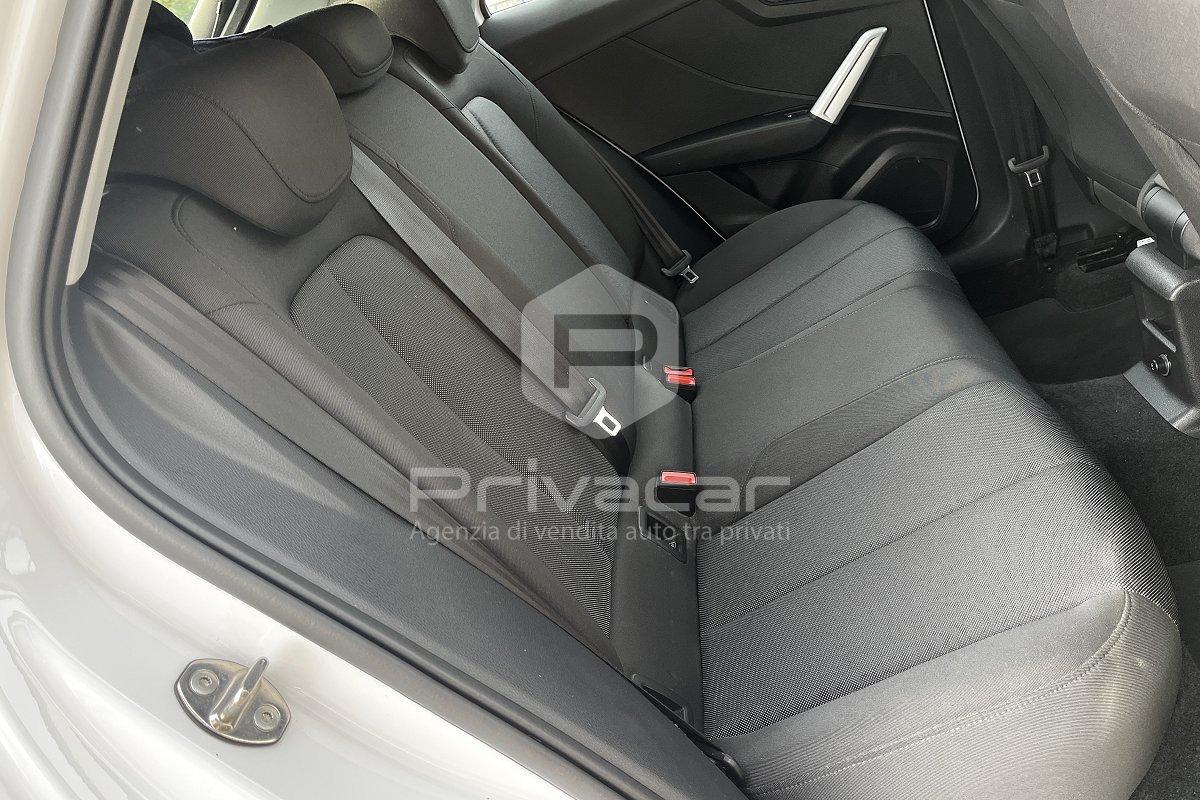 AUDI Q2 30 TDI Business