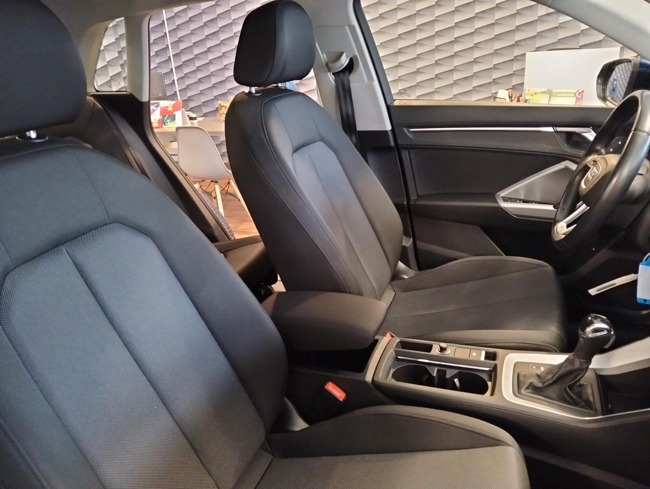 Audi Q3 35 TDI S tronic Business