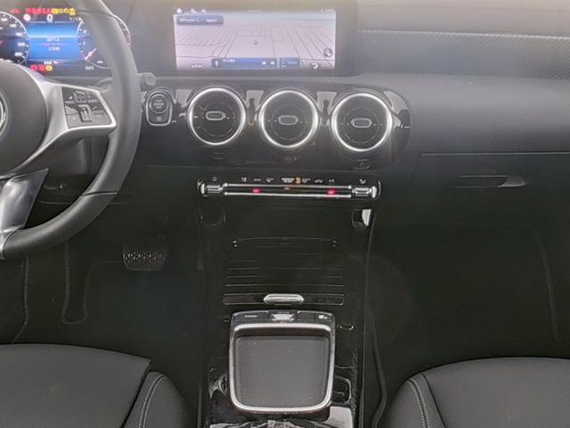 MERCEDES-BENZ CLA 180 Automatic Progressive Advanced