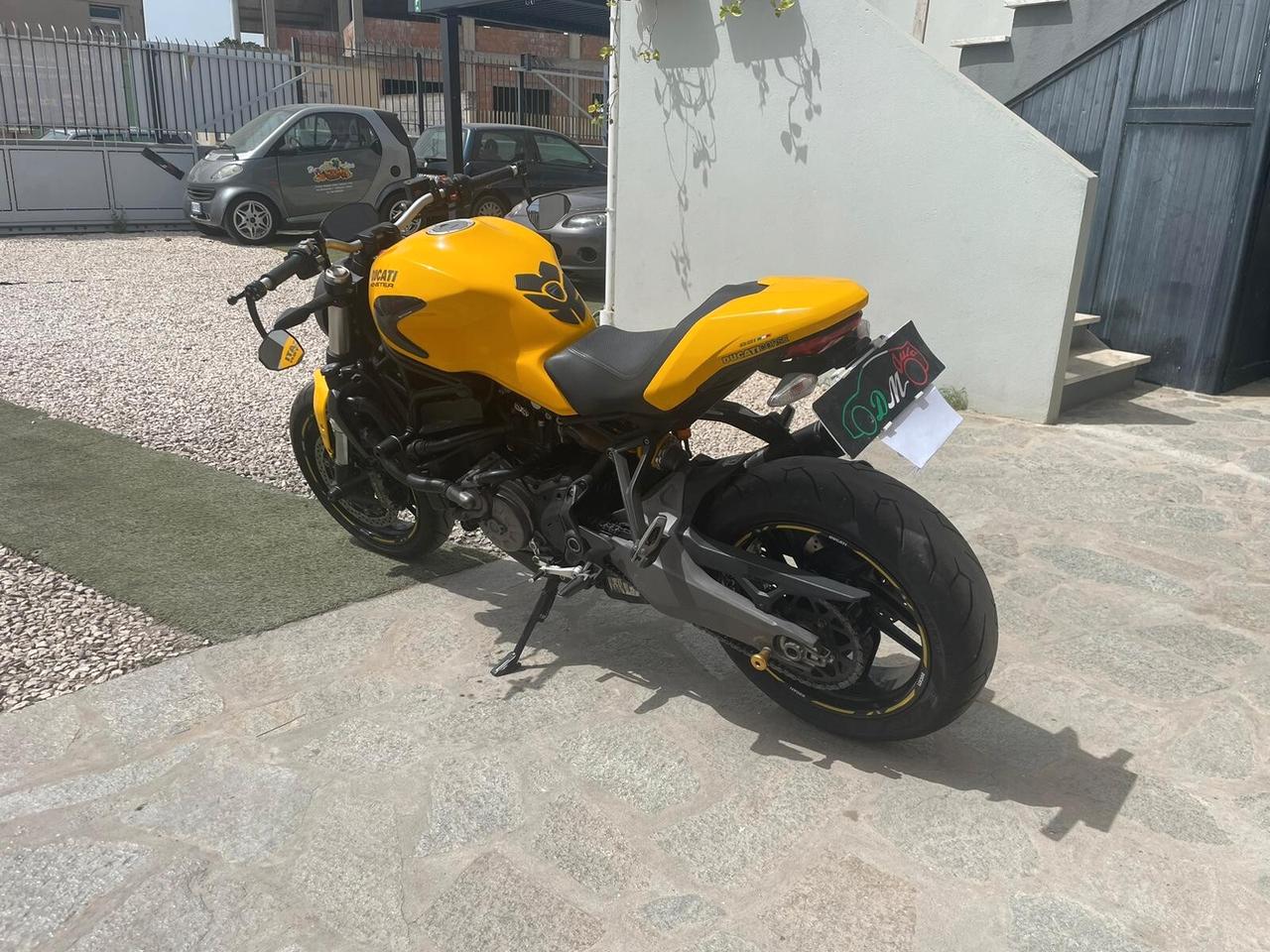 Ducati Monster 821 108 CV