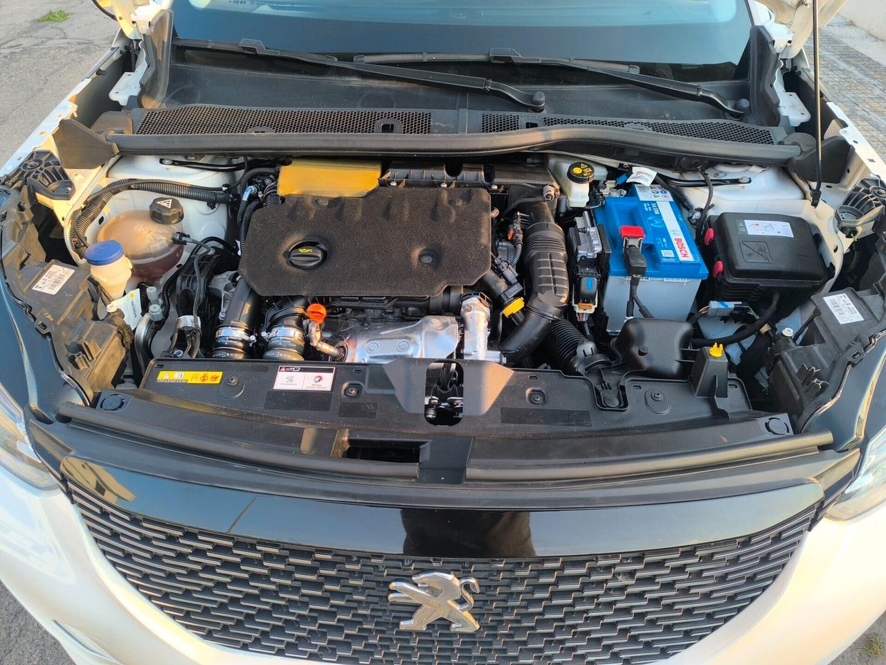 PEUGEOT 2008 1.5 DIESEL EAT8 ALLURE PACK NAVI 10 HD/COCKPIT/