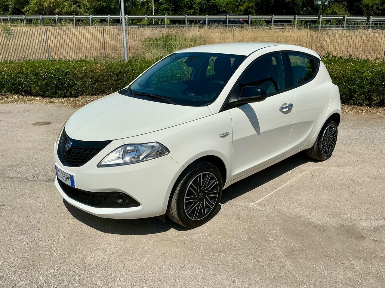 Lancia Ypsilon 1.0 70Cv FireFly Hybrid Gold 5 Posti