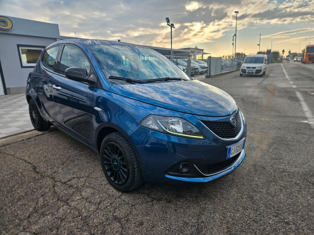Lancia Ypsilon 1.0 FireFly 5 porte S&S Hybrid Ecochic Gold