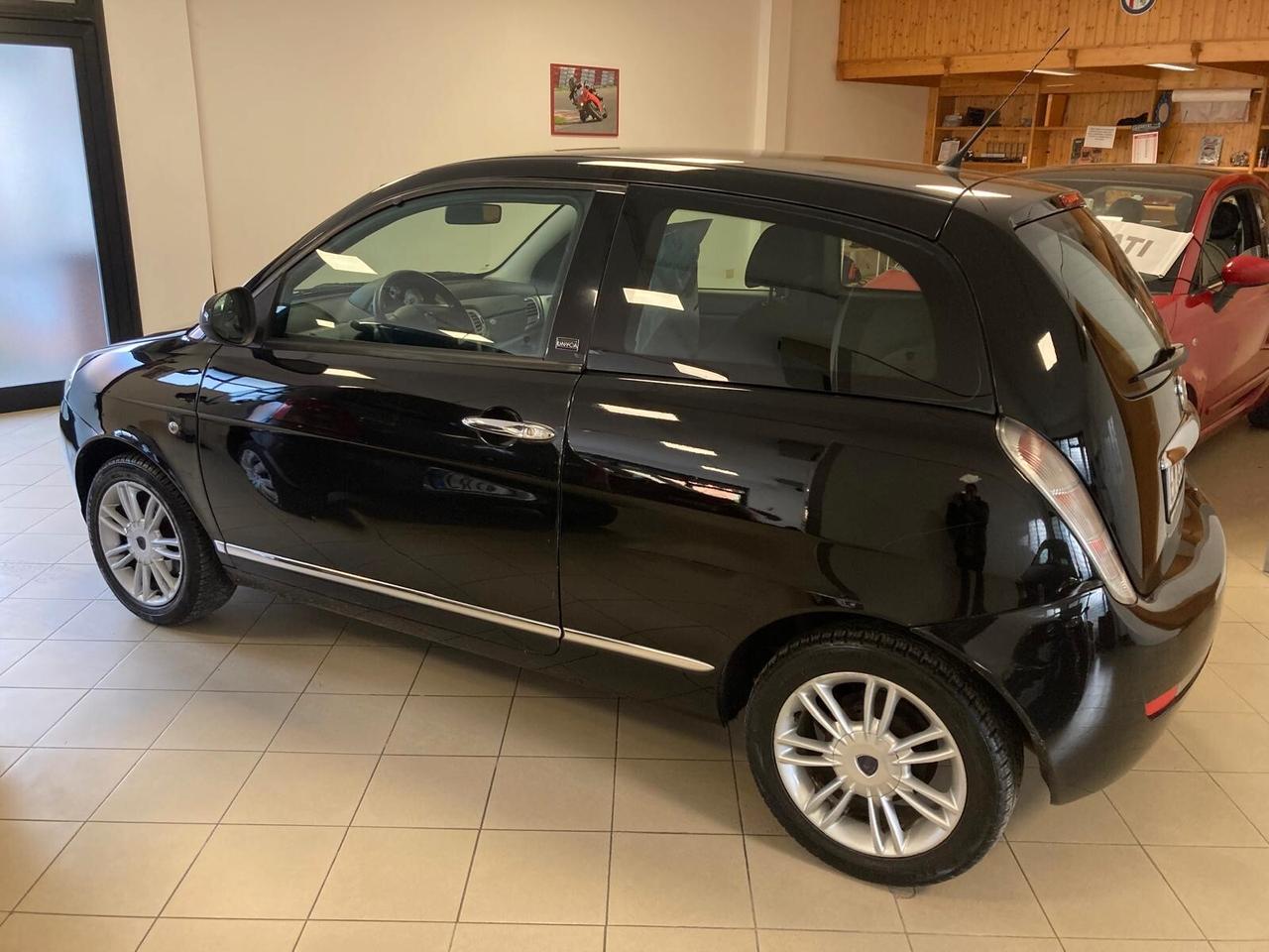 Lancia Ypsilon 1.2 69 CV Unyca