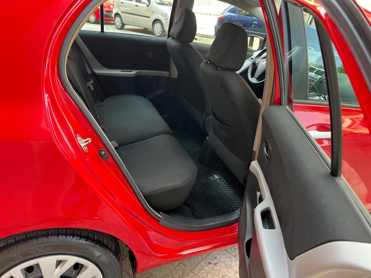 Toyota Yaris 1.0 5 porte Now