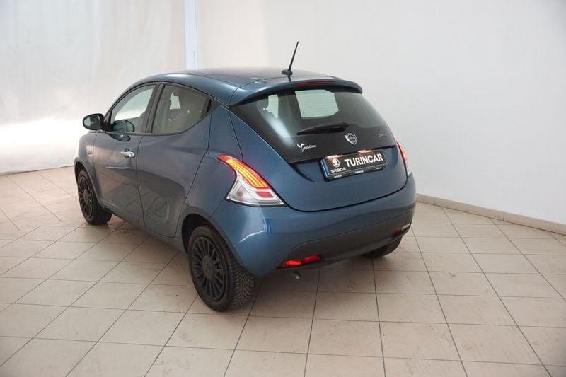 Lancia Ypsilon 1.0 FireFly 5 porte S&S Hybrid Silver
