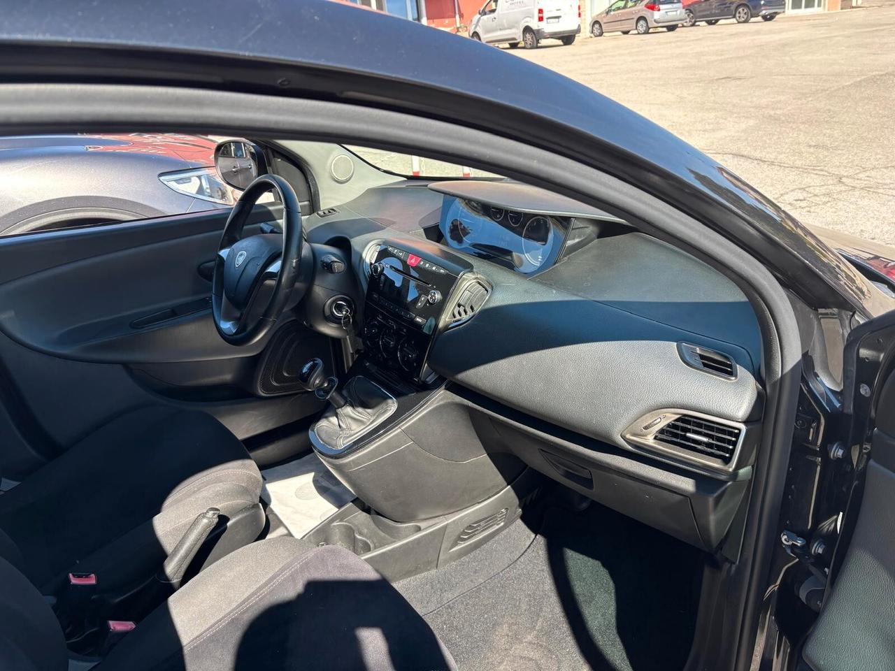 Lancia Ypsilon 1.2 69 CV 5 porte S&S Gold