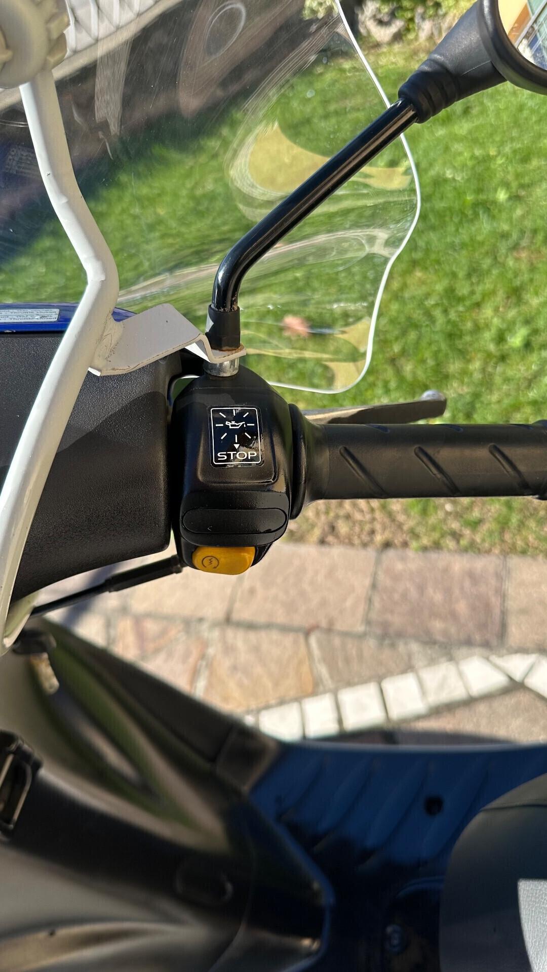 Peugeot Vivacity 50 2 tempi con parabrezza