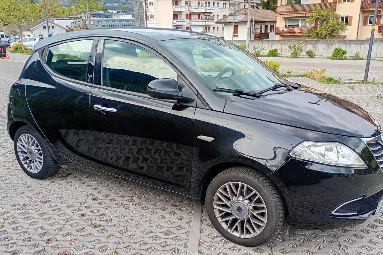 Lancia Ypsilon 1.2 69 CV 5 porte S&S Gold