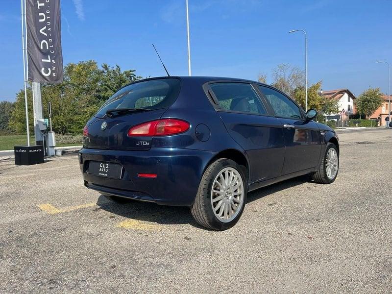 Alfa Romeo 147 147 1.9 JTD 5P MURPHYENYE