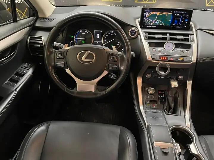 Lexus NX 300h Hybrid 4WD F-Sport