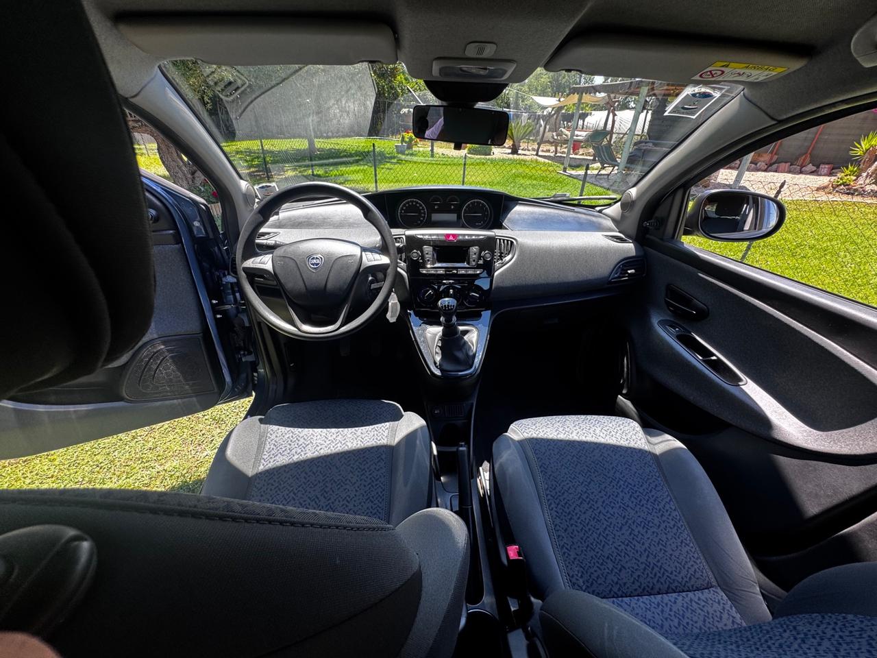 Lancia Ypsilon 1.0 FireFly 5 porte S&S Hybrid Ecochic Silver