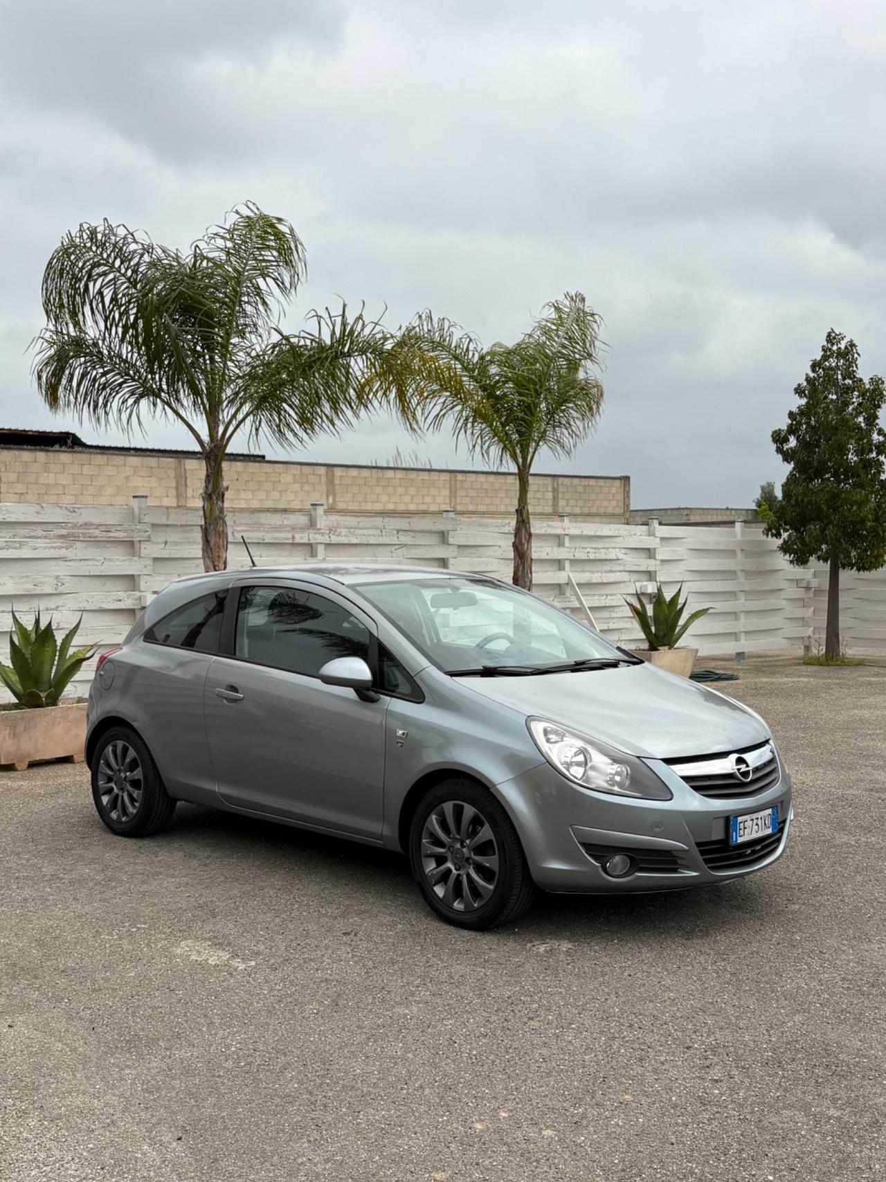 Opel Corsa 1.2 benzina 3 porte