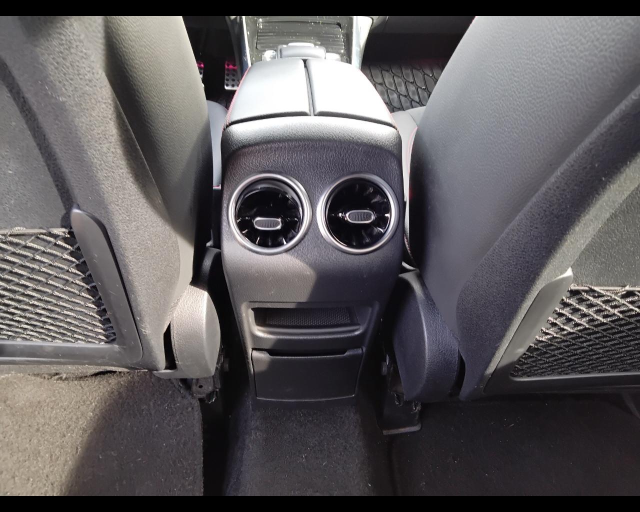 Mercedes-Benz GLB - X247 2019 - GLB 200 d Premium auto