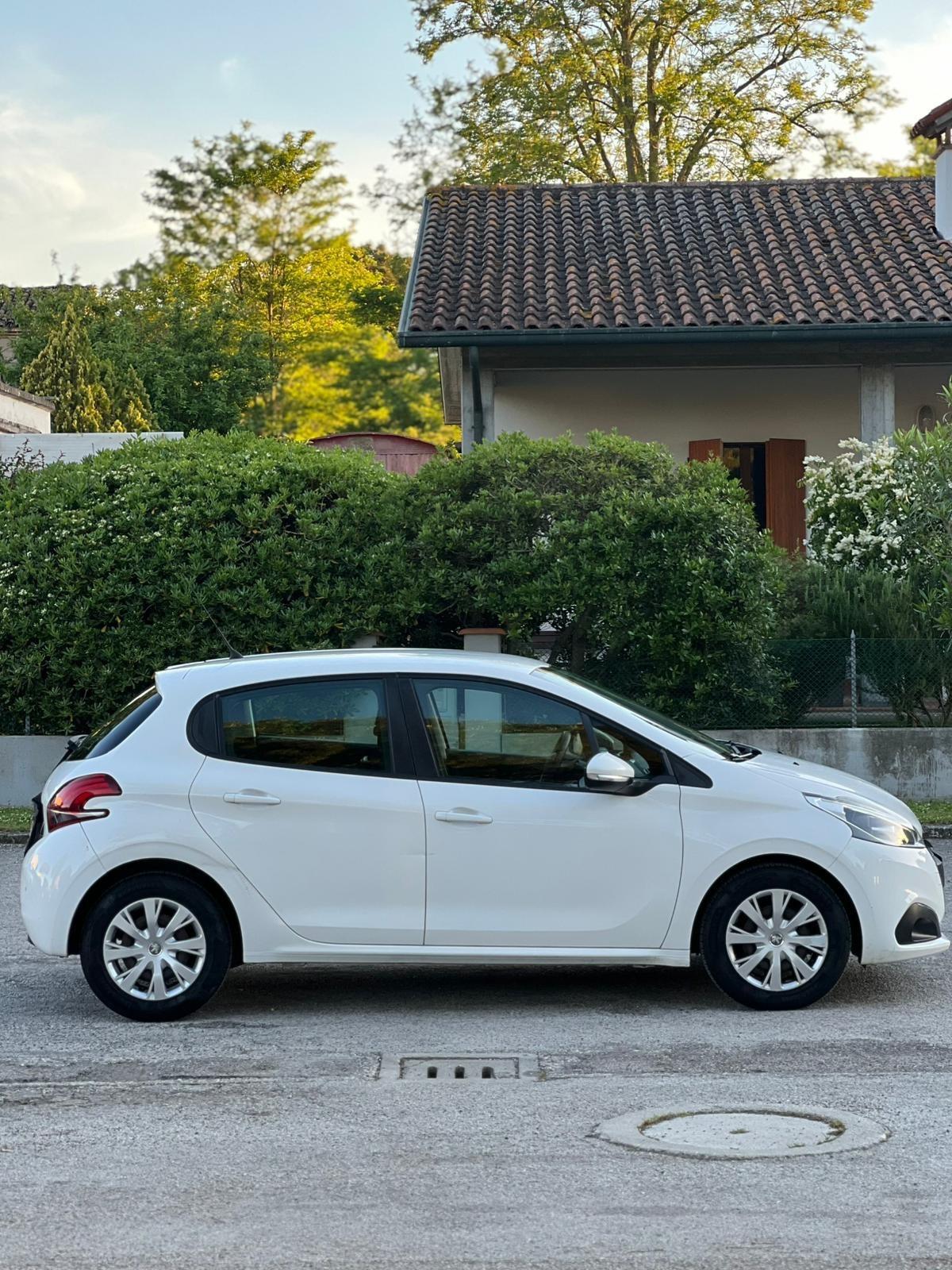 Peugeot 208 BlueHDi 75 5 porte Allure