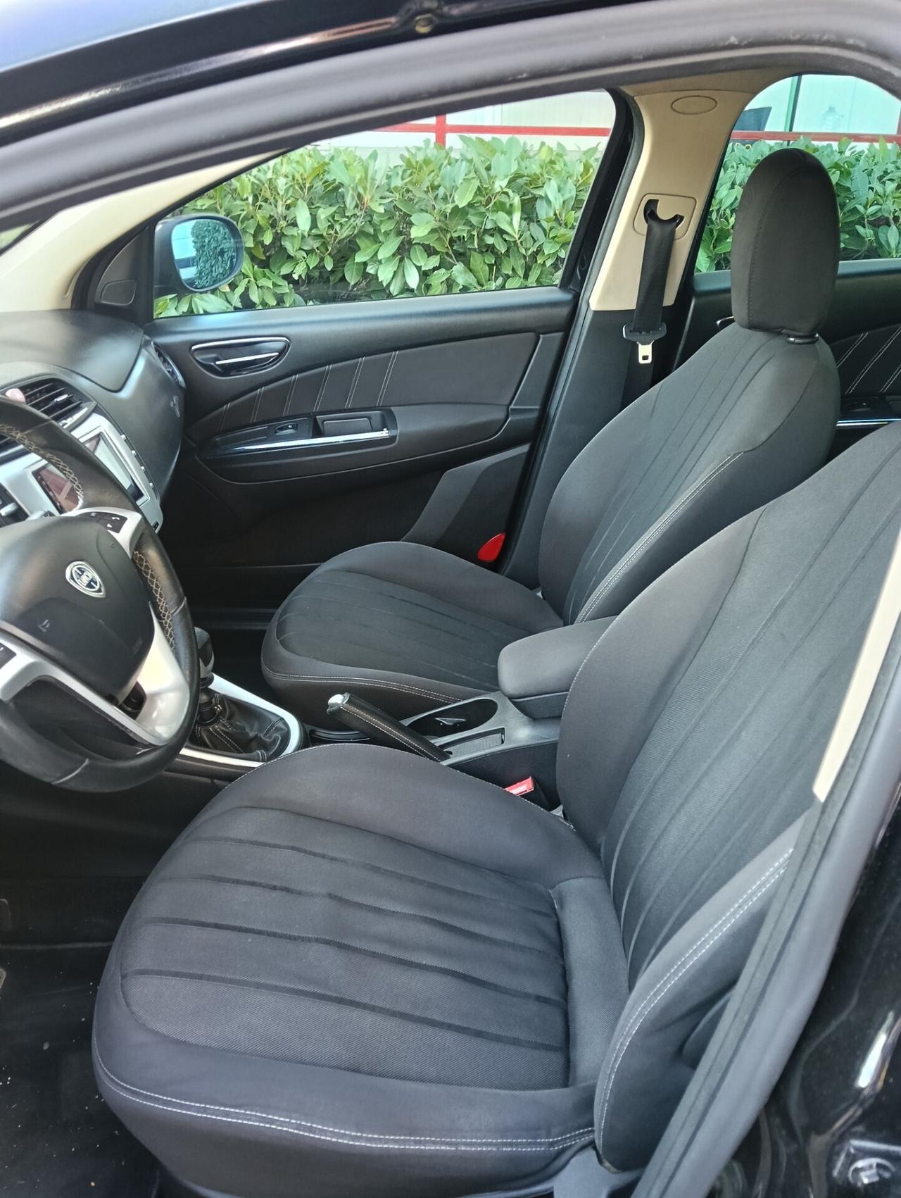 Lancia Delta 1.6 MJT DPF Argento