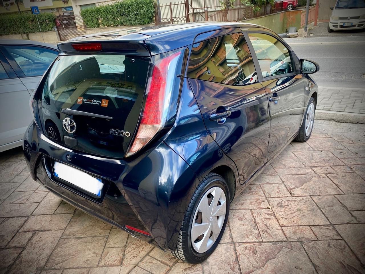 Toyota Aygo 1.0 VVT-i 69 CV 5 porte x-play MMT