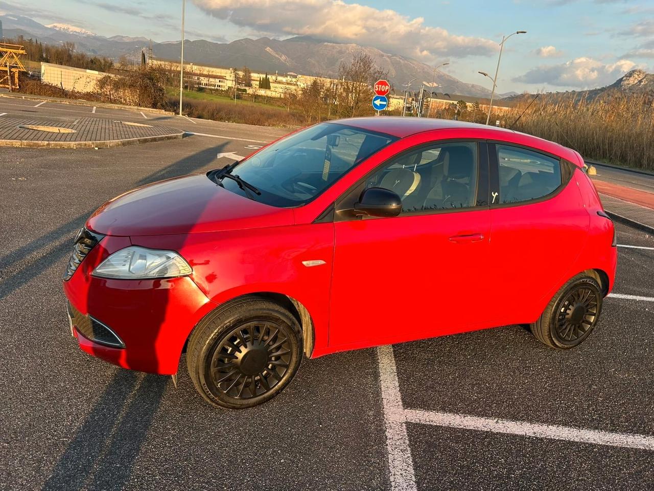 Lancia Ypsilon 1.2 69 CV 5 porte Gold