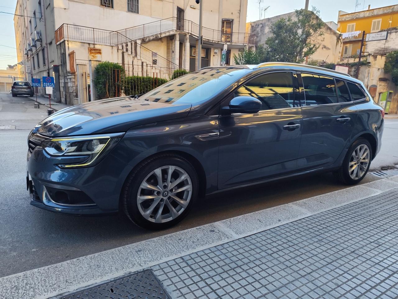 Renault Mégane Sporter 1.5 dCi NAVI PELLE AUTOMATICA