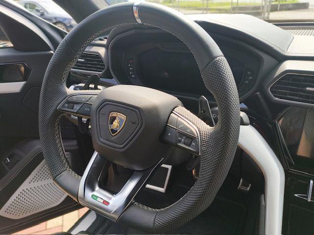 LAMBORGHINI Urus 4.0